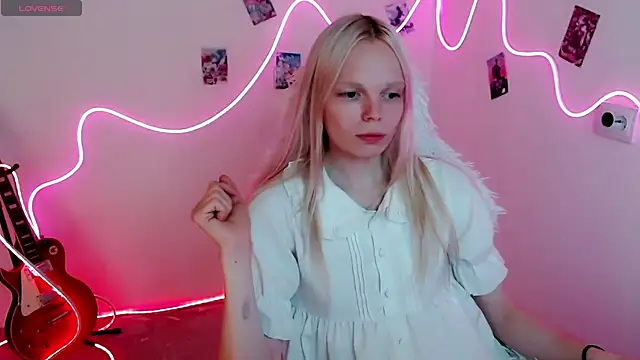 Emily Nyaffee online show from 09.11.25