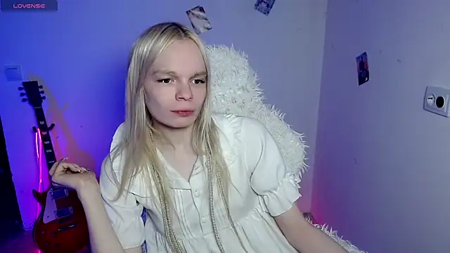 Snapshot of Emily_Nyaffee chatting on 01.17.26 Emily Nyaffee online show from 01.17.26