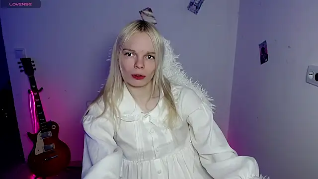 Snapshot of Emily_Nyaffee chatting on 02.01.26 Emily Nyaffee online show from 02.01.26