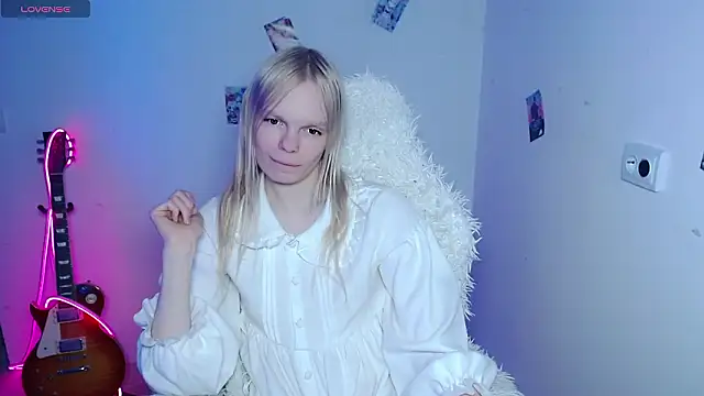 Snapshot of Emily_Nyaffee chatting on 02.14.26 Emily Nyaffee online show from 02.14.26