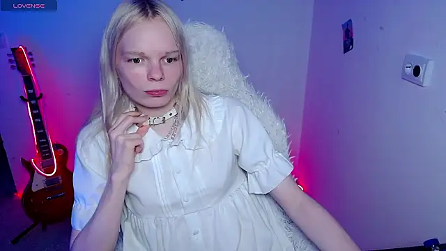 Snapshot of Emily_Nyaffee chatting on 03.05.26 Emily Nyaffee online show from 03.05.26