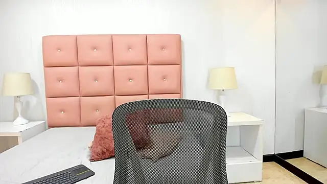 Snapshot of lhiamfit chatting on 01.24.25 lhiamfit online show from 01.24.25