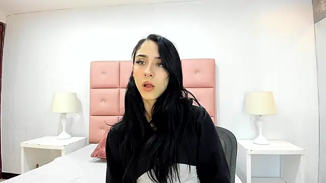 Snapshot of lhiamfit chatting on 01.25.25 lhiamfit online show from 01.25.25