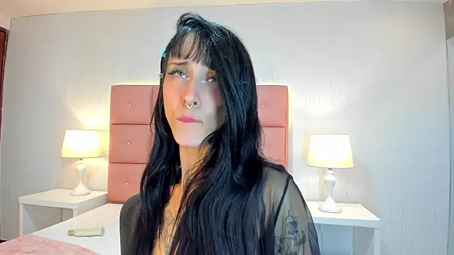 Snapshot of lhiamfit chatting on 03.01.25 lhiamfit online show from 03.01.25