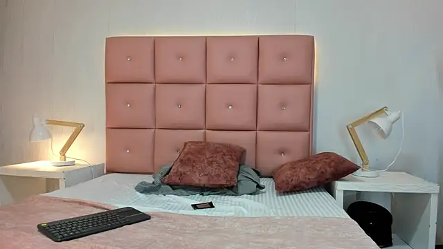 Snapshot of lhiamfit chatting on 11.05.25 lhiamfit online show from 11.05.25