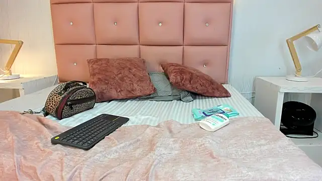 Snapshot of lhiamfit chatting on 11.07.25 lhiamfit online show from 11.07.25