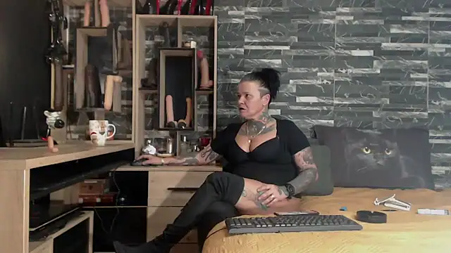Snapshot of Mistress_Miry chatting on 01.29.25 Mistress Miry online show from 01.29.25