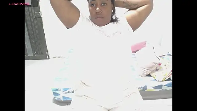 Snapshot of thickebonymilfF chatting on 12.01.25 thickebonymilfF online show from 12.01.25