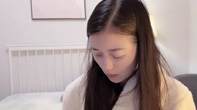 Snapshot of A-xena chatting on 03.04.25 A-xena online show from 03.04.25