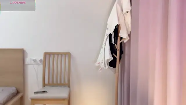 Snapshot of A-xena chatting on 09.09.25 A-xena online show from 09.09.25