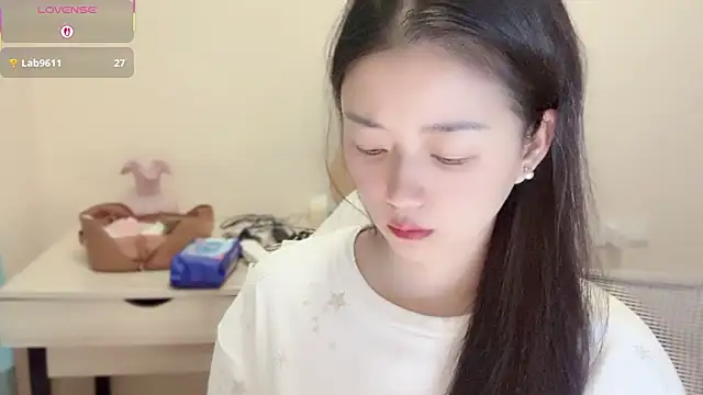 Snapshot of A-xena chatting on 11.15.25 A-xena online show from 11.15.25