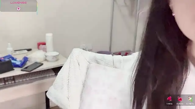 Snapshot of A-xena chatting on 11.23.25 A-xena online show from 11.23.25