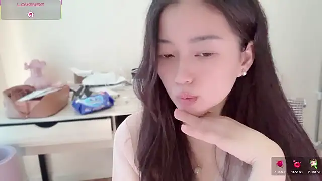 Snapshot of A-xena chatting on 11.28.25 A-xena online show from 11.28.25