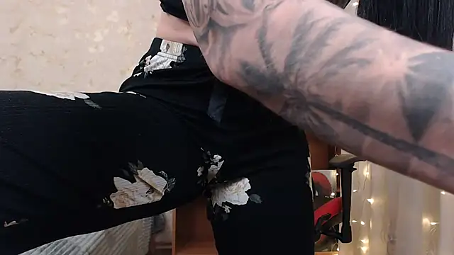 JuicyJess online show from 01.10.25