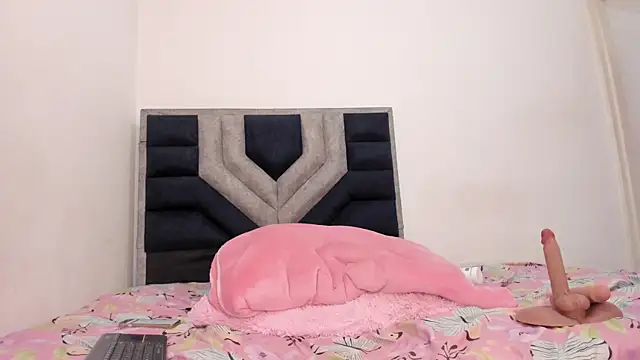 TiiffanyEvans1 online show from 02.14.26