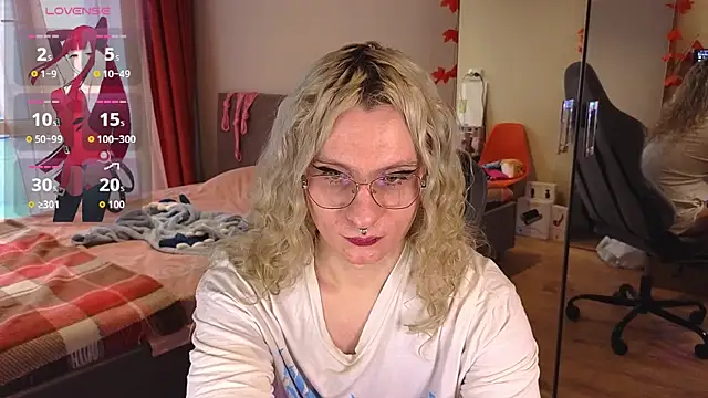 Snapshot of Lori_Myaf chatting on 10.01.25 Lori Myaf online show from 10.01.25