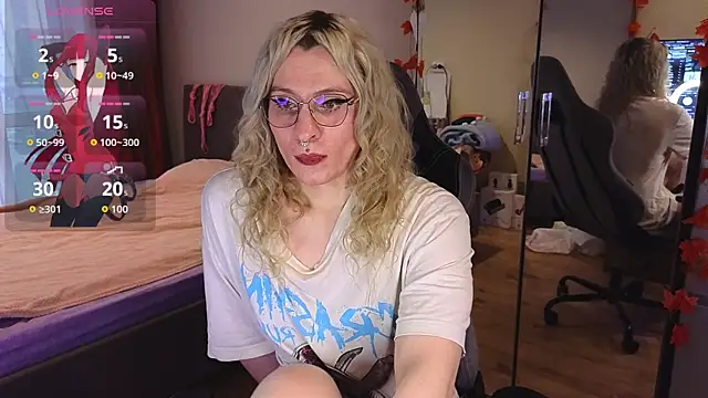 Snapshot of Lori_Myaf chatting on 10.05.25 Lori Myaf online show from 10.05.25