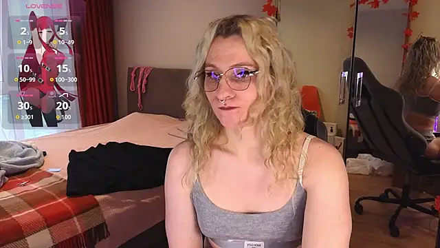 Snapshot of Lori_Myaf chatting on 10.06.25 Lori Myaf online show from 10.06.25