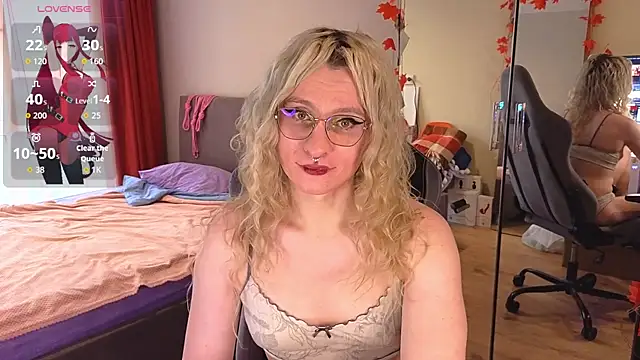 Snapshot of Lori_Myaf chatting on 10.07.25 Lori Myaf online show from 10.07.25