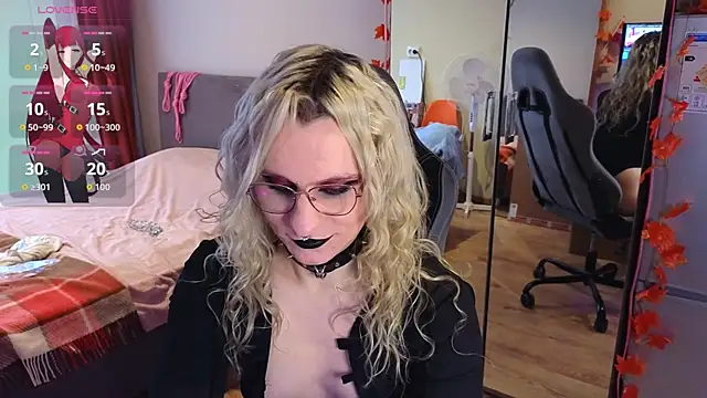 Snapshot of Lori_Myaf chatting on 10.22.25 Lori Myaf online show from 10.22.25