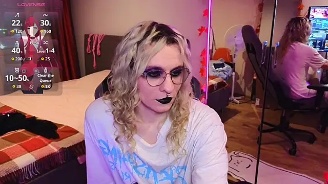 Snapshot of Lori_Myaf chatting on 11.06.25 Lori Myaf online show from 11.06.25