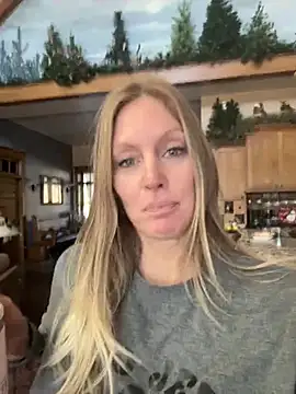 ItsDanniG online show from 12.27.24