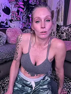 ItsDanniG online show from 02.24.25