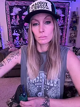 ItsDanniG online show from 03.11.25