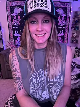 ItsDanniG online show from 03.11.25