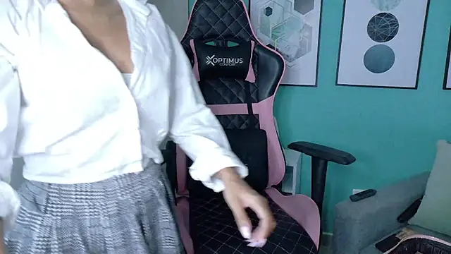 Snapshot of DianaHopson chatting on 01.23.25 DianaHopson online show from 01.23.25