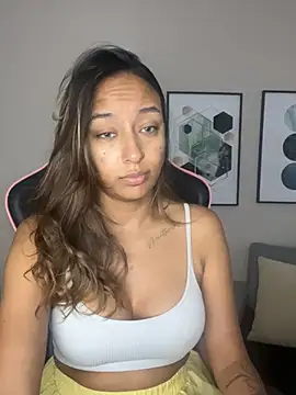 Snapshot of DianaHopson chatting on 02.12.25 DianaHopson online show from 02.12.25