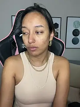 Snapshot of DianaHopson chatting on 02.23.25 DianaHopson online show from 02.23.25