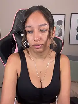 Snapshot of DianaHopson chatting on 03.02.25 DianaHopson online show from 03.02.25