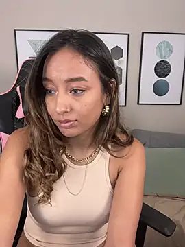 Snapshot of DianaHopson chatting on 03.04.25 DianaHopson online show from 03.04.25