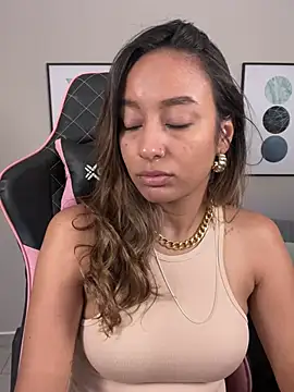 Snapshot of DianaHopson chatting on 03.09.25 DianaHopson online show from 03.09.25