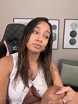 Snapshot of DianaHopson chatting on 03.13.25 DianaHopson online show from 03.13.25