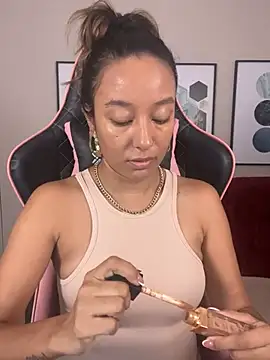 Snapshot of DianaHopson chatting on 03.19.25 DianaHopson online show from 03.19.25