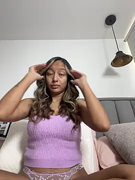 Snapshot of DianaHopson chatting on 11.27.25 DianaHopson online show from 11.27.25