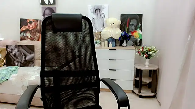 EveLove33 online show from 09.13.25