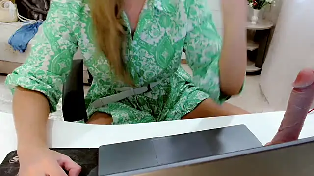 EveLove33 online show from 09.24.25