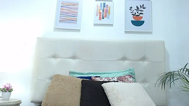 Snapshot of TiffanyFox1 chatting on 02.27.25 TiffanyFox1 online show from 02.27.25