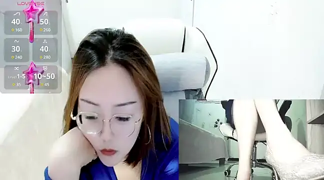 Snapshot of -orange_ chatting on 01.10.25 -orange online show from 01.10.25