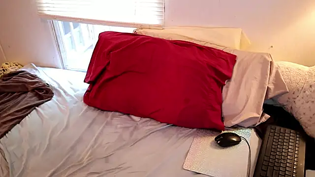 Snapshot of xxpixeyxx chatting on 10.27.25 xxpixeyxx online show from 10.27.25