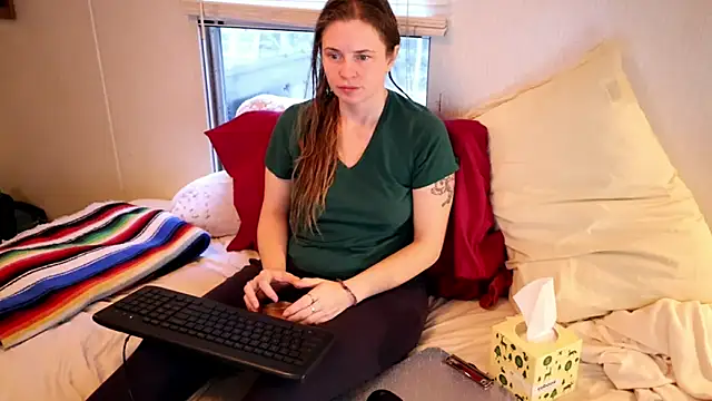 Snapshot of xxpixeyxx chatting on 11.02.25 xxpixeyxx online show from 11.02.25