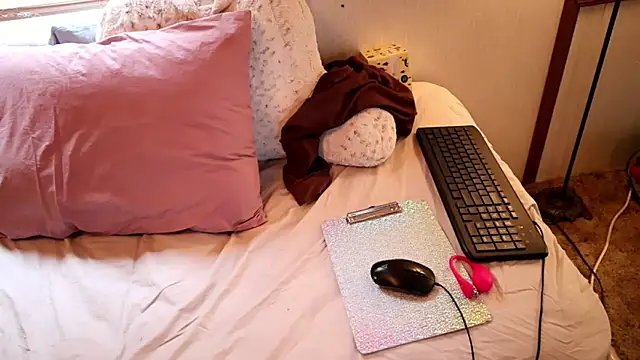 Snapshot of xxpixeyxx chatting on 11.09.25 xxpixeyxx online show from 11.09.25