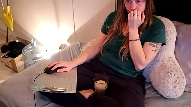 Snapshot of xxpixeyxx chatting on 11.15.25 xxpixeyxx online show from 11.15.25