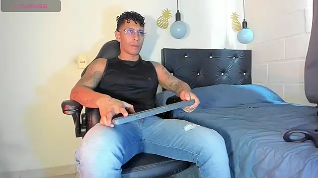 FuckHardlove online show from 12.19.24