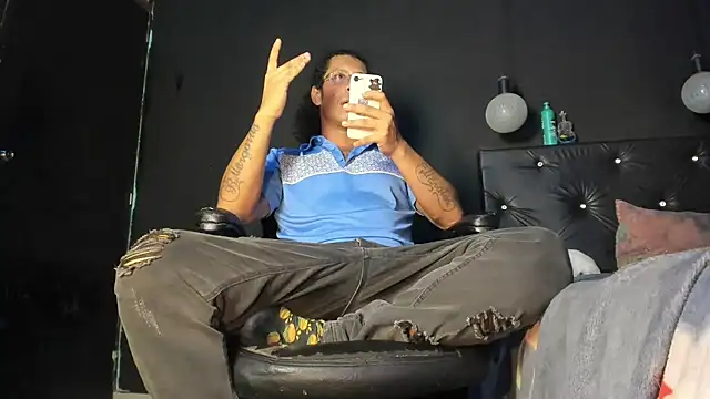 Snapshot of FuckHardlove chatting on 06.14.26 FuckHardlove online show from 06.14.26