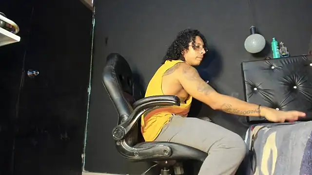 Snapshot of FuckHardlove chatting on 06.17.26 FuckHardlove online show from 06.17.26
