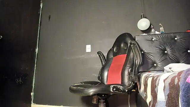 Snapshot of FuckHardlove chatting on 06.22.26 FuckHardlove online show from 06.22.26